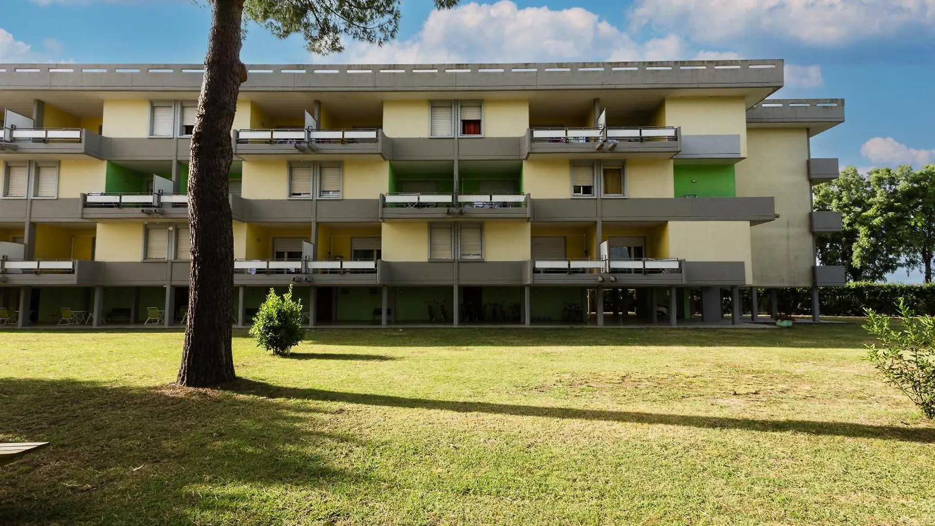 Residenza Alberghiera Italia Luni Aparthotel