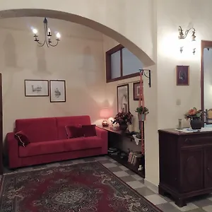 Fra Il Duomo E La Sinagoga Pitigliano